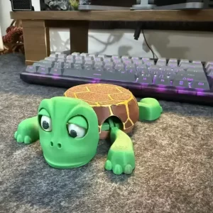 בובת צב מוזרה לקישוט
