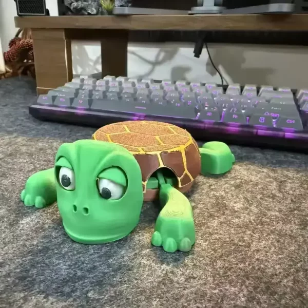 בובת צב מוזרה לקישוט