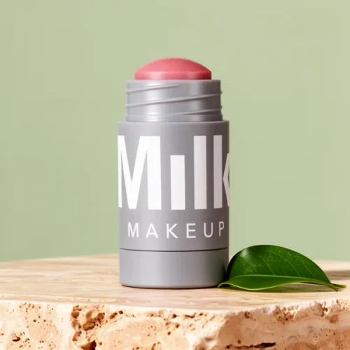 סטיק Milk Makeup לשפתיים וללחיים — עם חמאת מנגו ושמן אבוקדו