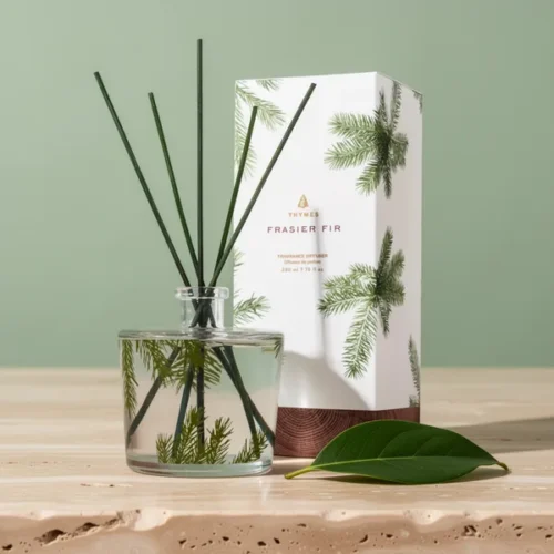 מפיץ ריח עם מקלות Thymes Frasier Fir — 7.75 fl oz (כ-229 מ"ל)