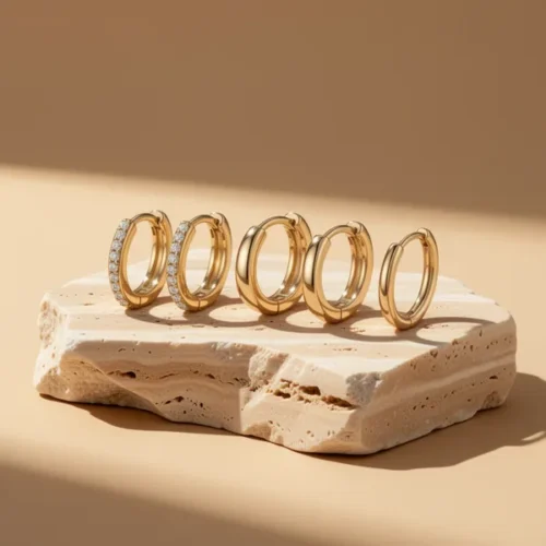 עגילים צמודים — ציפוי זהב 14K · פליז