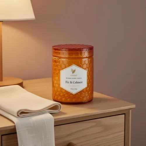 נר — ניחוח ענבר וארז · 22 fl oz (כ-651 מ"ל)